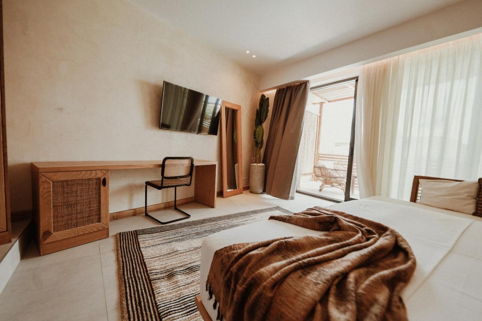 Lost Seaside Hotel Sarandë Esterno foto