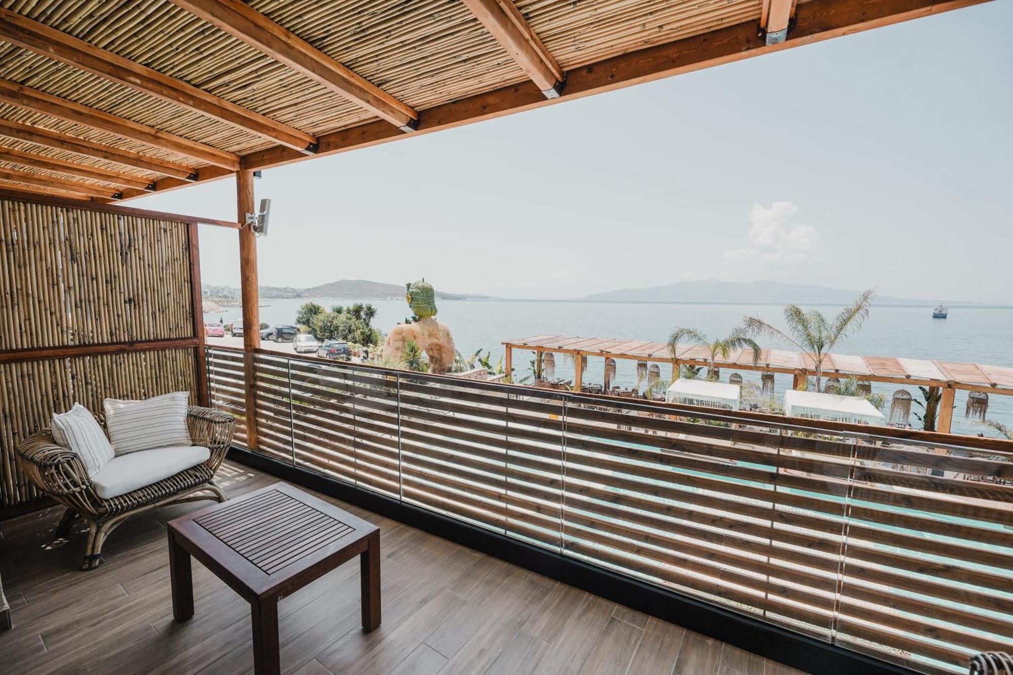 Lost Seaside Hotel Sarandë Esterno foto