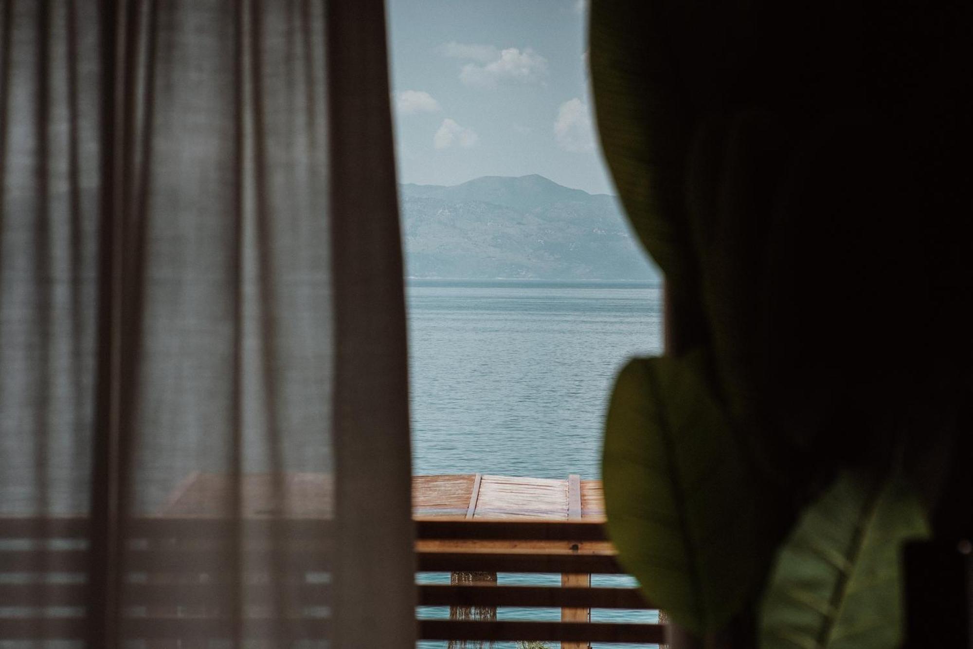 Lost Seaside Hotel Sarandë Esterno foto